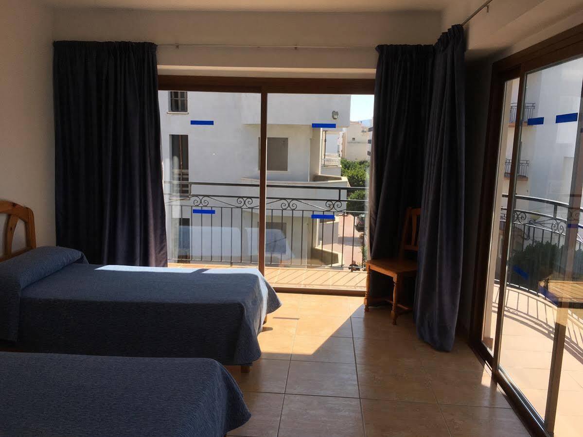 Hostal Residencia Nicolau San Antonio  Exterior photo